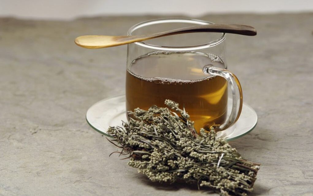 Infusión de ajenjo contra los parásitos del organismo.