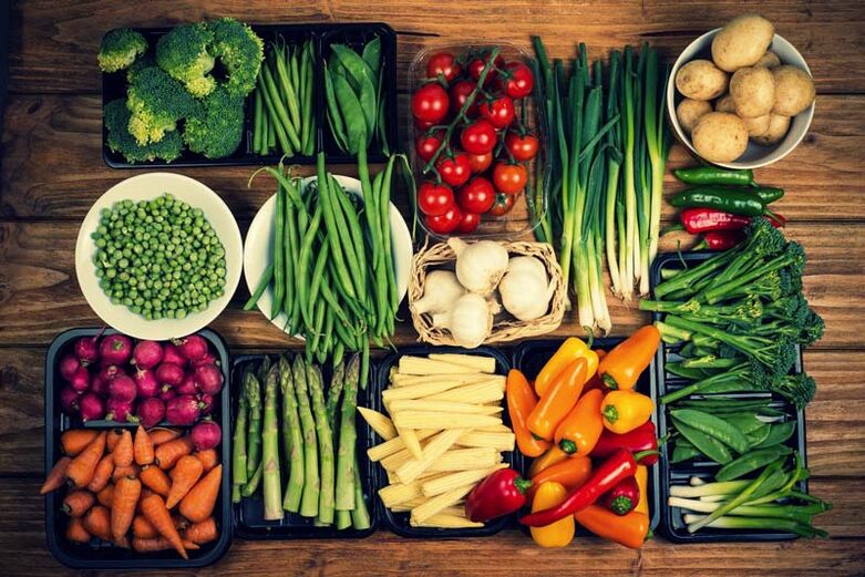 La principal forma en que los parásitos ingresan al cuerpo es a través del consumo de vegetales sin lavar.
