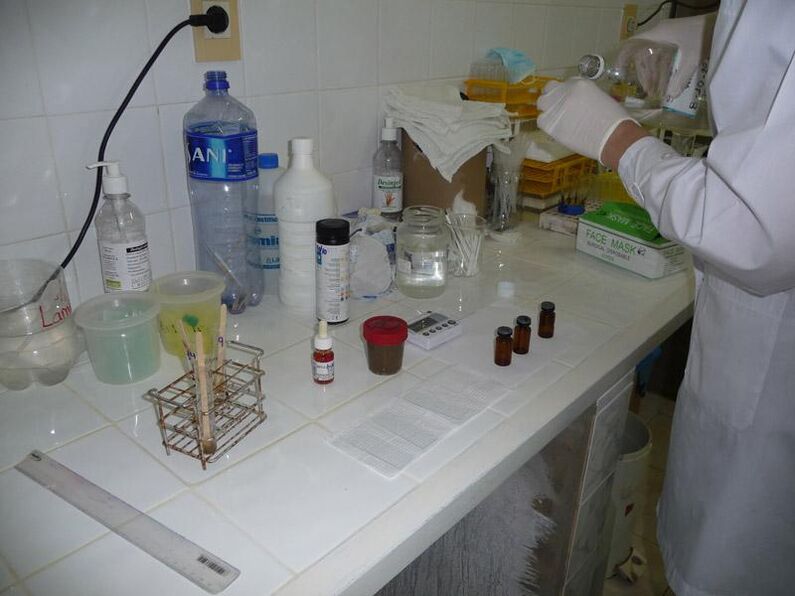 Realizando un coprograma para detectar huevos de parásitos en heces